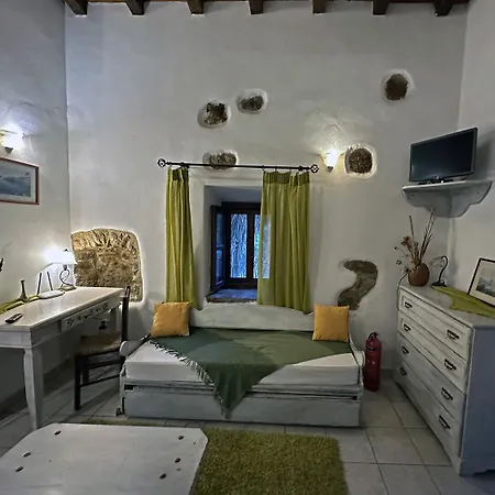 Porfyrousa Traditional Apartment Milopotamos (Kythira)