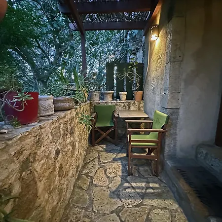 Apartment Porfyrousa Traditional Milopotamos (Kythira)