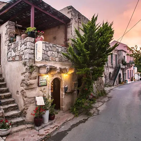 Porfyrousa Traditional Apartment Milopotamos (Kythira)