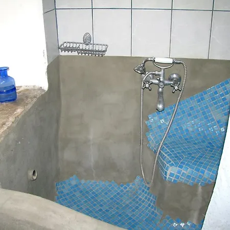 Porfyrousa Traditional Apartment Milopotamos (Kythira)