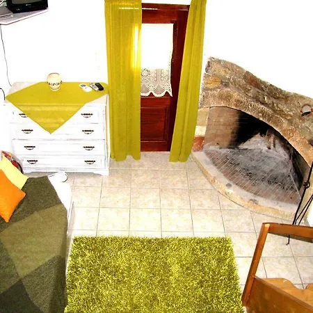 Porfyrousa Traditional Apartment