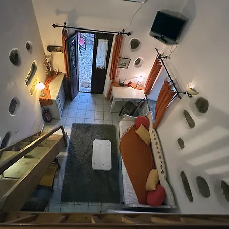 Porfyrousa Traditional