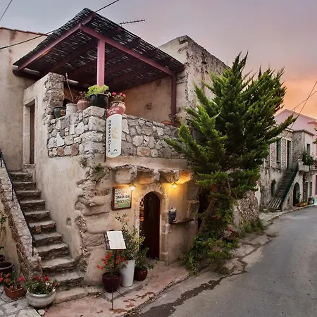 Porfyrousa Traditional Milopotamos (Kythira)