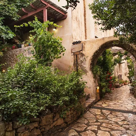 Porfyrousa Traditional