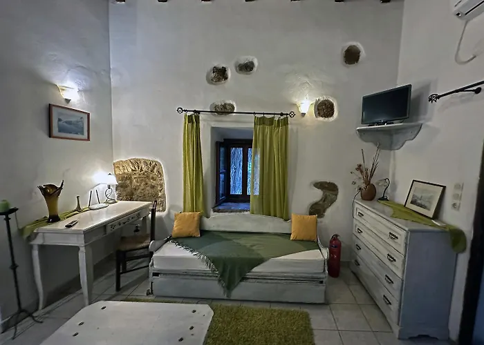 Porfyrousa Traditional Apartamento Milopotamos (Kythira)