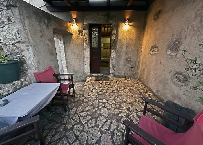 Porfyrousa Traditional Milopotamos (Kythira)