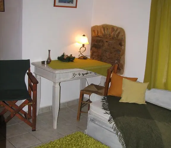 Porfyrousa Traditional *