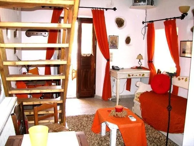 Porfyrousa Traditional * Milopotamos (Kythira)